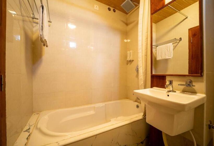 5 Bedroom Apartment, Seasons Suites   Koramangala