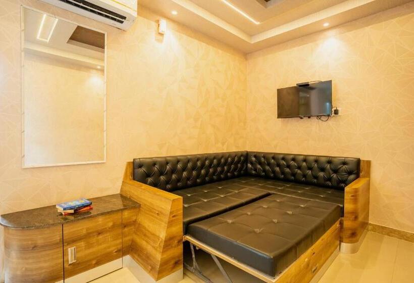 5 Bedroom Apartment, Seasons Suites   Koramangala
