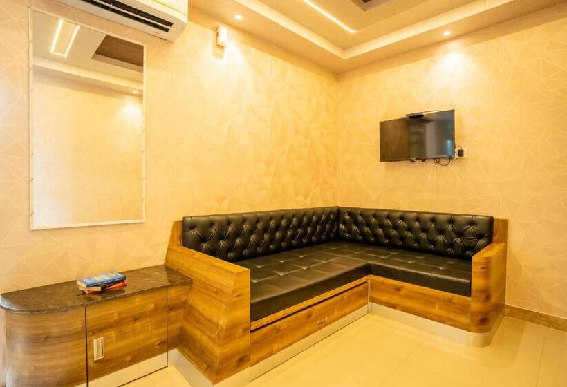 5 Bedroom Apartment, Seasons Suites   Koramangala