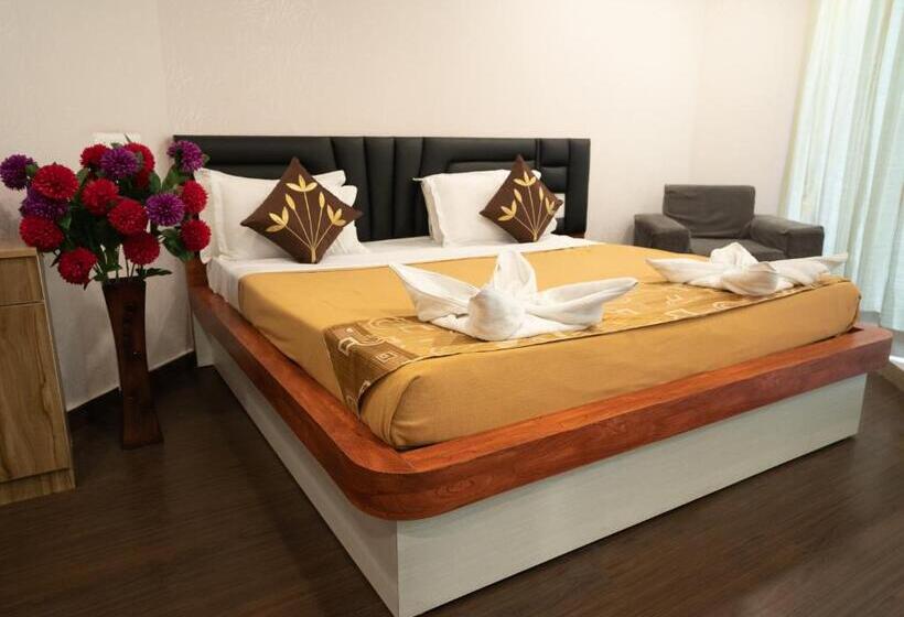 استودیوی استاندارد, Seasons Suites   Koramangala