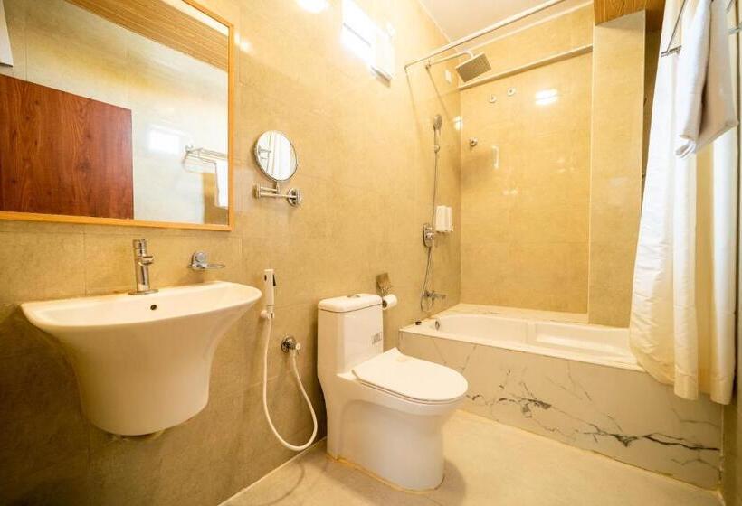 اتاق استاندارد سه نفره, Seasons Suites   Koramangala