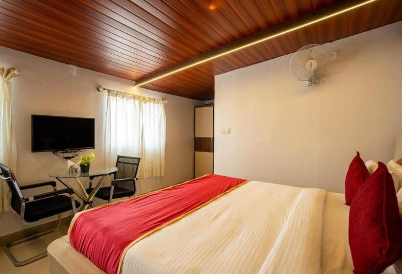 اتاق لوکس سه تخته, Seasons Suites   Koramangala
