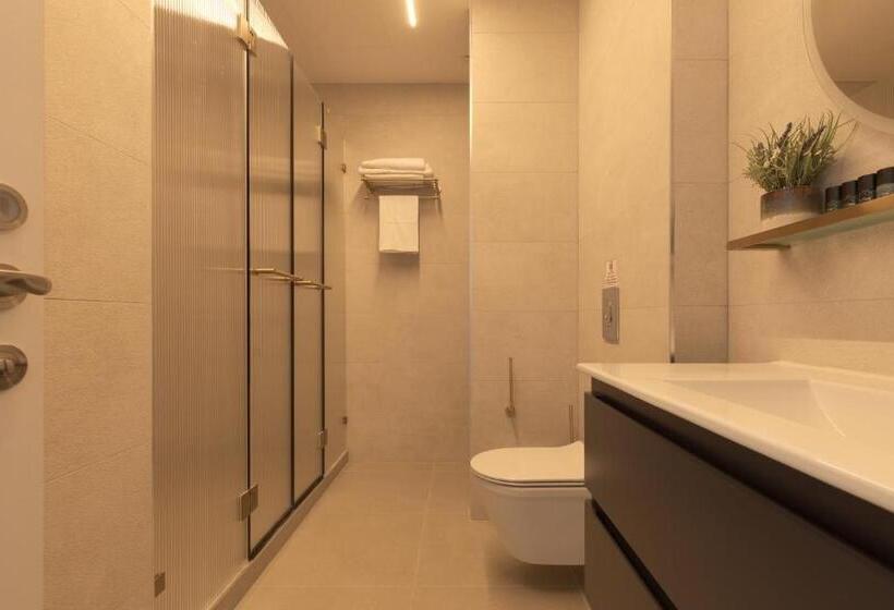 سوئیت با تخت بزرگ, Nathan S Suites On The Beach