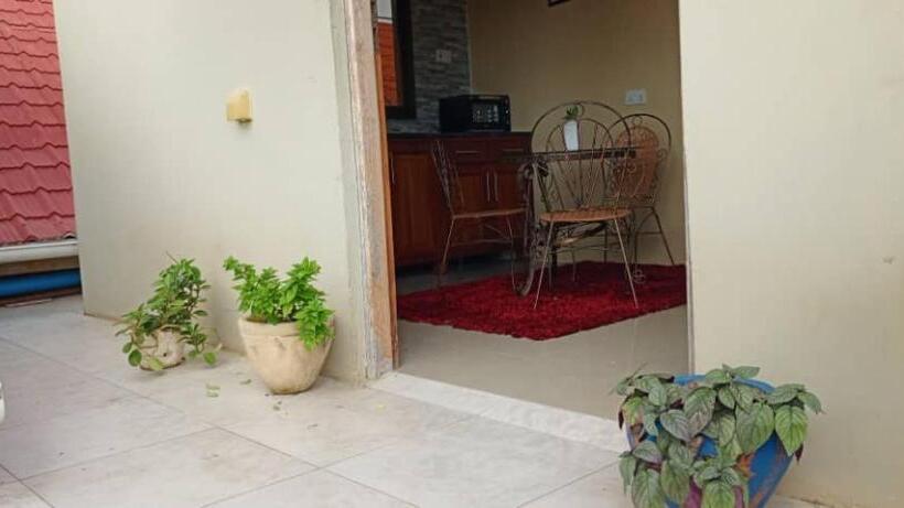 اتاق استاندارد, Veronica House