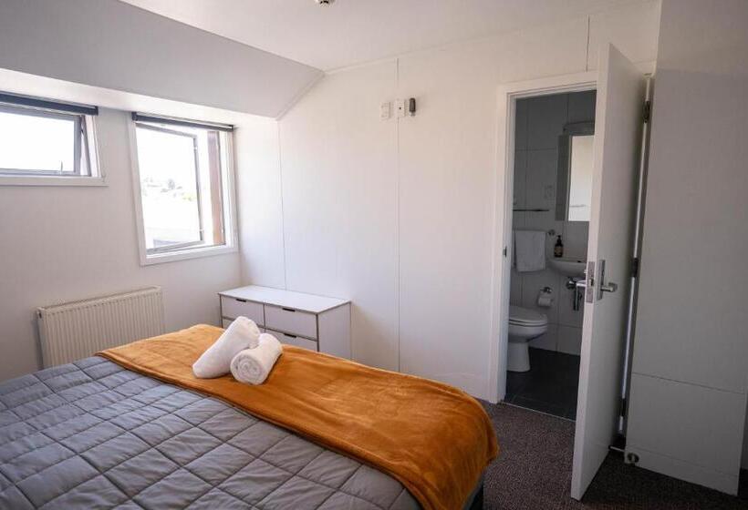اتاق استاندارد, The Brownston Hostel