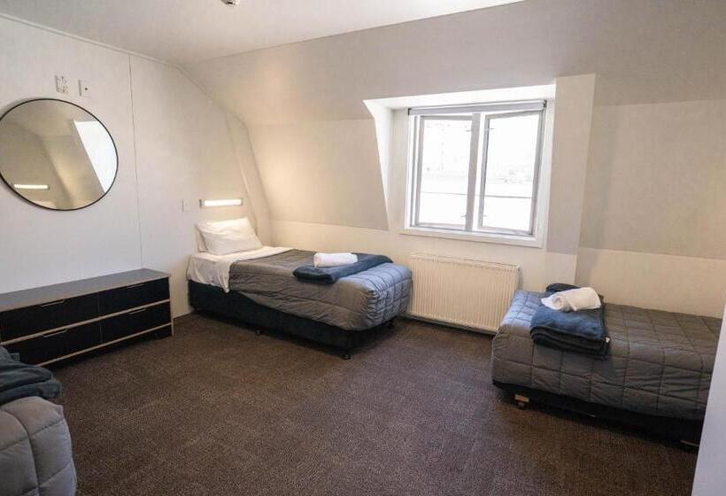 اتاق استاندارد سه نفره, The Brownston Hostel