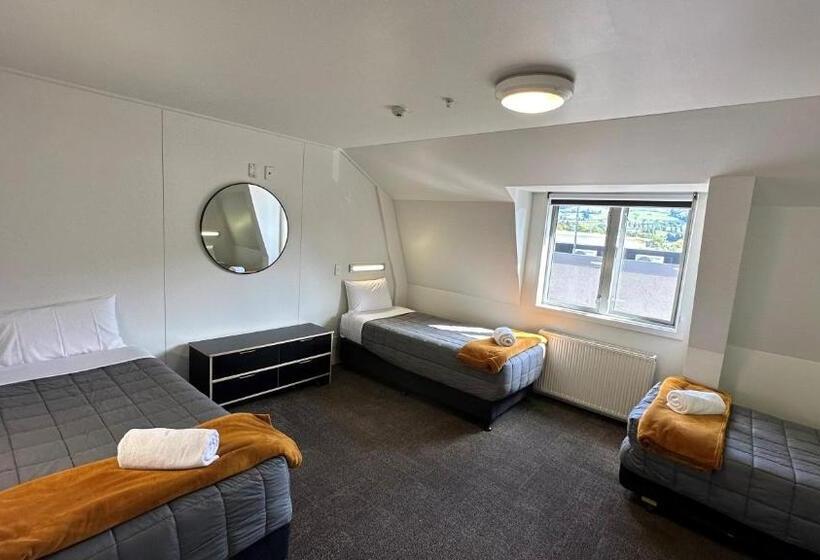 اتاق استاندارد سه نفره, The Brownston Hostel