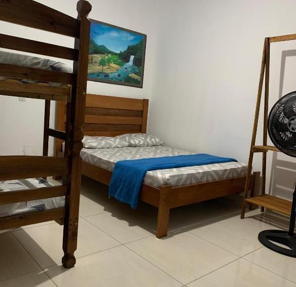 اتاق استاندارد چهار تخته, Aloha Suites