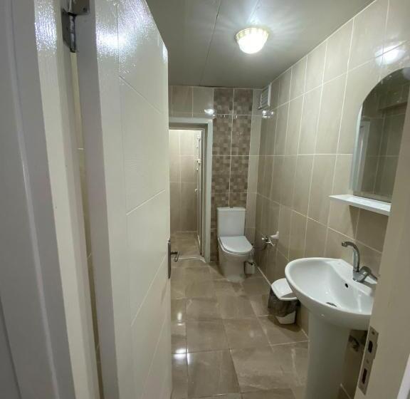 اتاق استاندارد یک تخته با سرویس بهداشتی مشترک, Bull Hostel