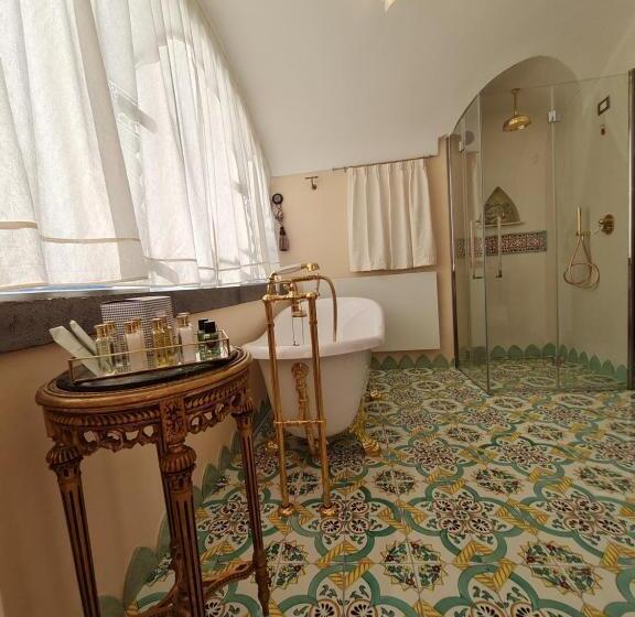 اتاق استاندارد با چشم‌انداز دریا, Villa Barluzzi