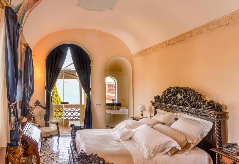 اتاق لوکس با بالکن و چشم‌انداز دریا, Villa Barluzzi