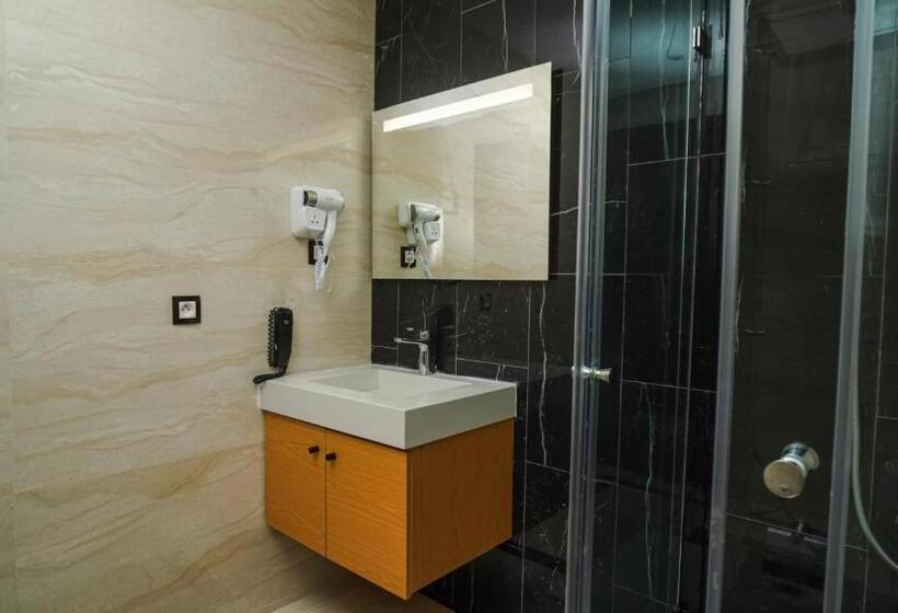 اتاق استاندارد با بالکن, Razane Hôtel