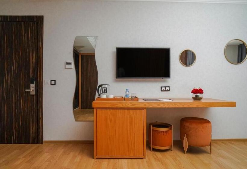 مجموعه ویستا شهر, Razane Hôtel