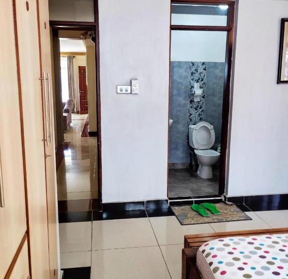 اتاق استاندارد سه نفره, Bamburi Lakeview