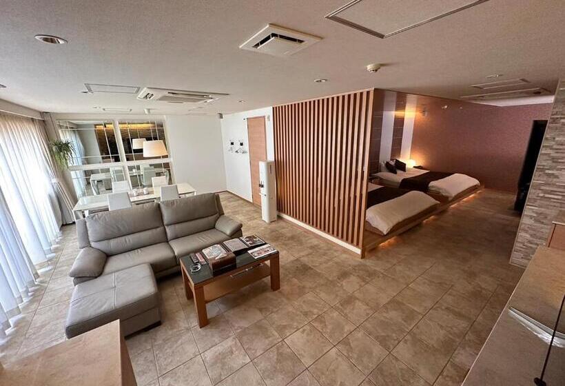 سوئیت با بالکن, Felice Osaka Itami Airport