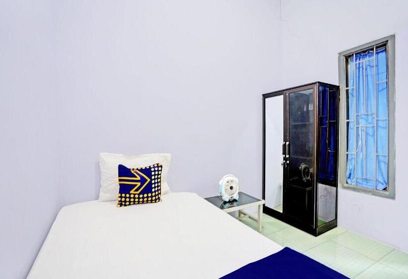 اتاق استاندارد یک نفره, Oyo Life 92937 Kost Putri Sarkara Syariah