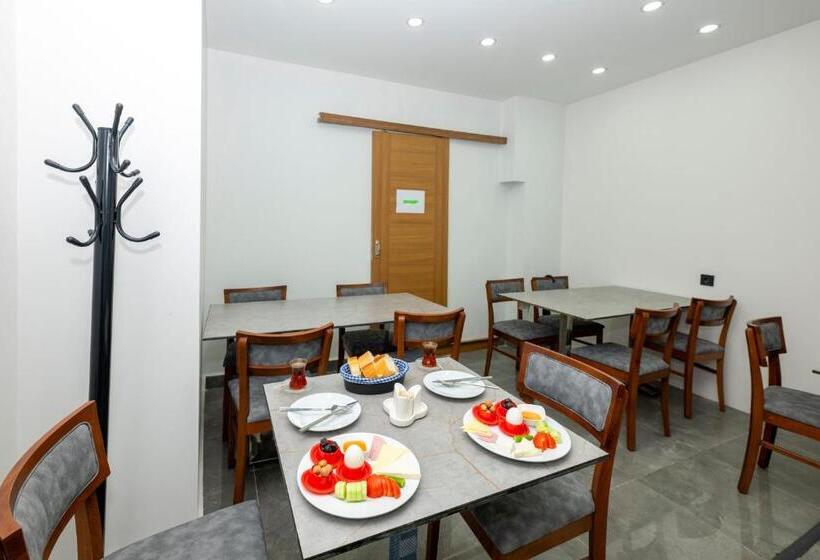 اتاق راحتی سه تخته, Mayza Otel