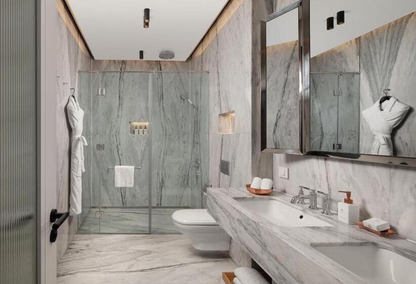 带大床的套房, Sanasaryan Han, A Luxury Collection Hotel, Istanbul