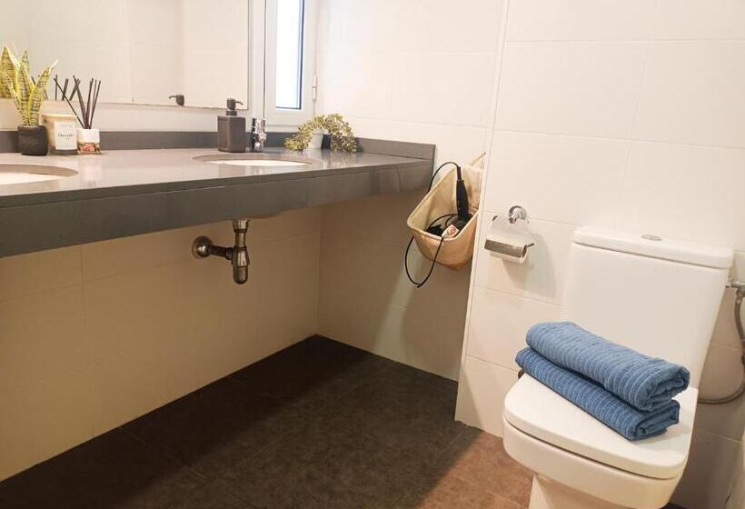 اتاق استاندارد سه تخته با سرویس بهداشتی مشترک, Private Room By El Born