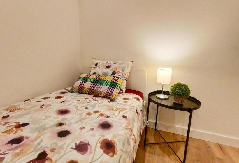 اتاق استاندارد سه تخته با سرویس بهداشتی مشترک, Private Room By El Born
