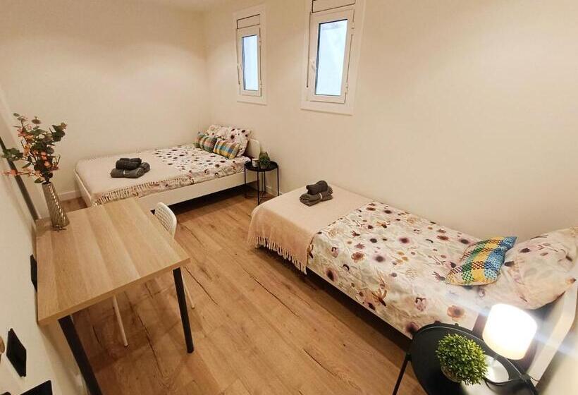 اتاق استاندارد سه تخته با سرویس بهداشتی مشترک, Private Room By El Born