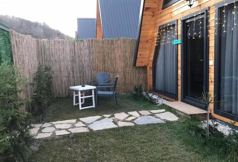 ویلای استاندارد با چشم‌انداز باغ, Teona Kartepe Bungalov