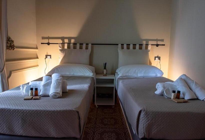 اتاق لوکس با بالکن, Epoque Bed And Breakfast