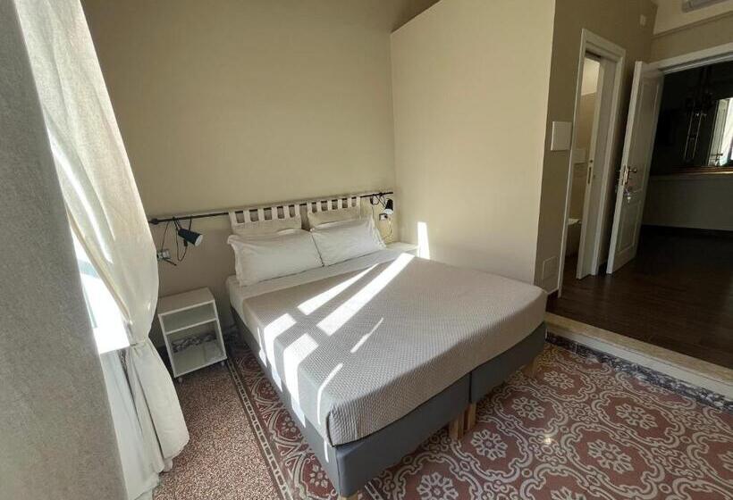اتاق لوکس با بالکن, Epoque Bed And Breakfast