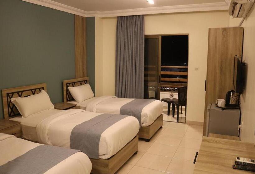 اتاق استاندارد سه نفره, Mariam Boutique