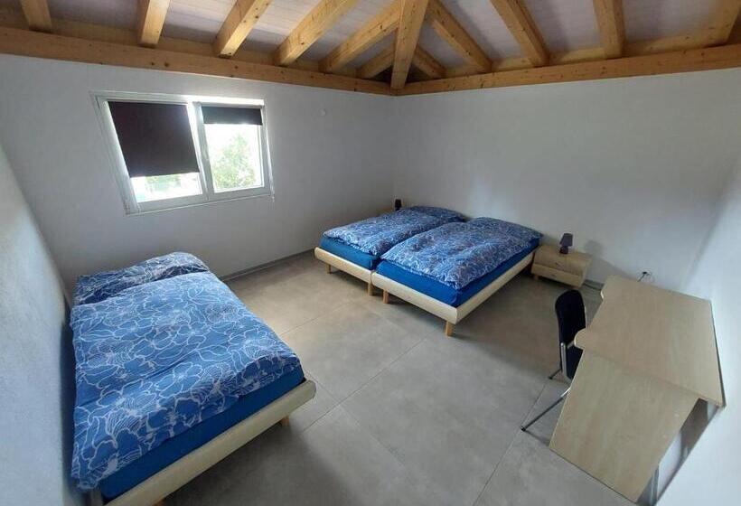 标准三人间共用浴室, Chambres De La Tuilerie