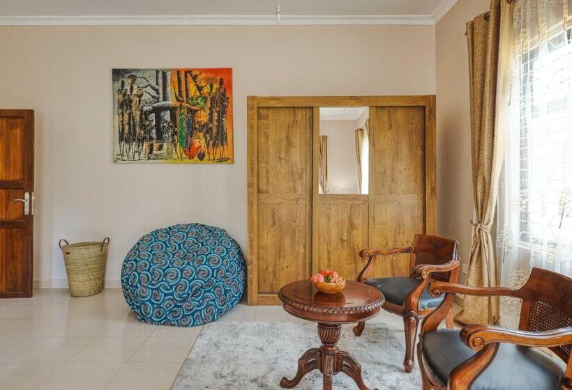 اتاق لوکس با تخت بزرگ, Shivo Guest House