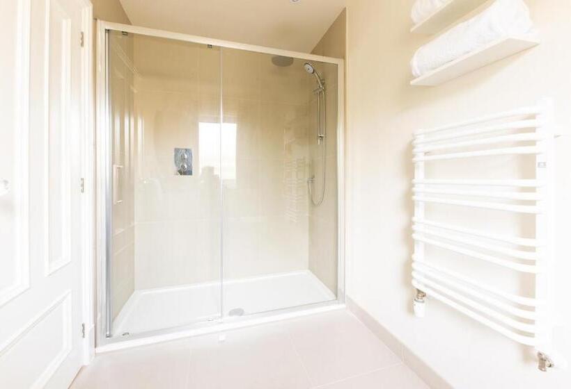 اتاق لوکس با تخت بزرگ, The Koko Rooms