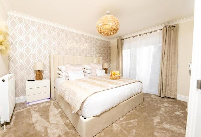 اتاق لوکس با تخت بزرگ, The Koko Rooms