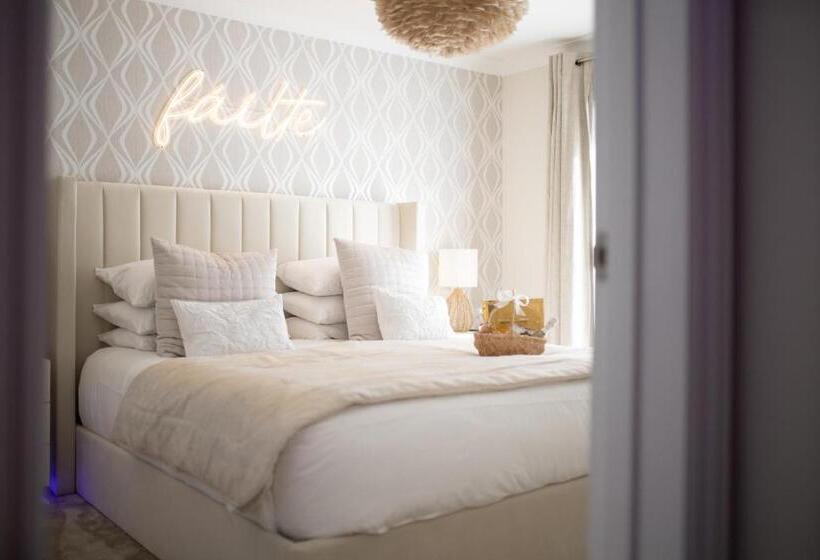 اتاق لوکس با تخت بزرگ, The Koko Rooms
