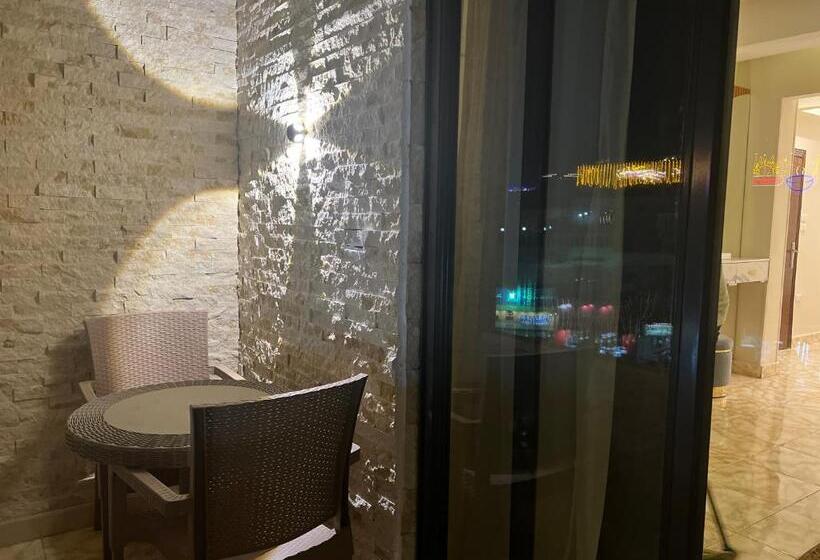 سوئیت با بالکن, Pyramids Top Guest House Suite