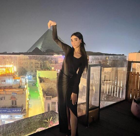 سوئیت با بالکن, Pyramids Top Guest House Suite