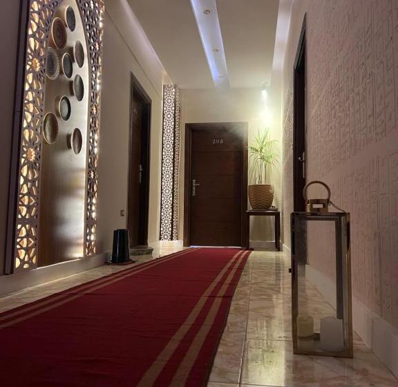 سوئیت با بالکن, Pyramids Top Guest House Suite