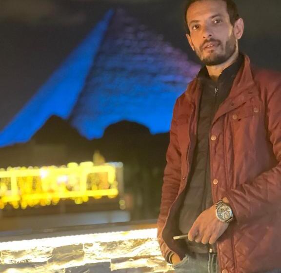 سوئیت با بالکن, Pyramids Top Guest House Suite