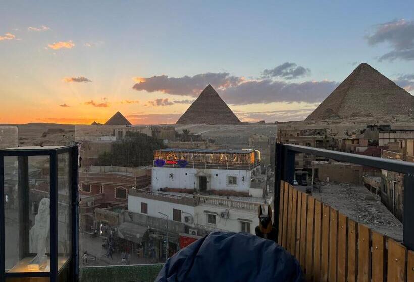 سوئیت با بالکن, Pyramids Top Guest House Suite