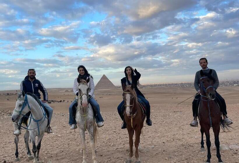 سوئیت با بالکن, Pyramids Top Guest House Suite