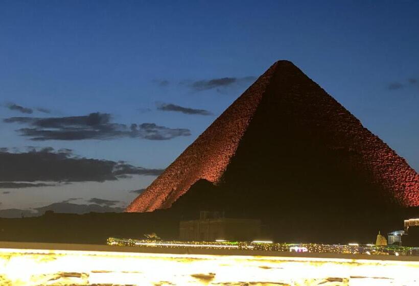 سوئیت با بالکن, Pyramids Top Guest House Suite