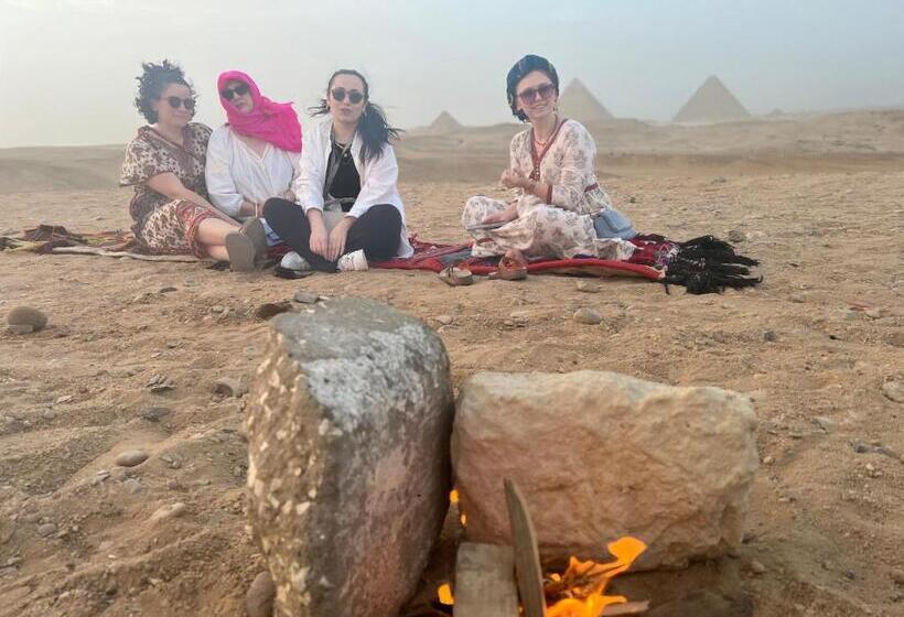 سوئیت با بالکن, Pyramids Top Guest House Suite