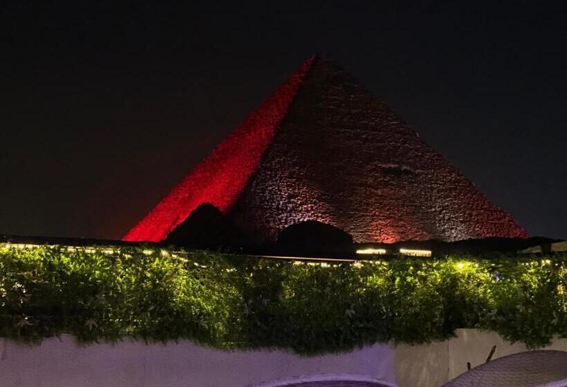 سوئیت با بالکن, Pyramids Top Guest House Suite