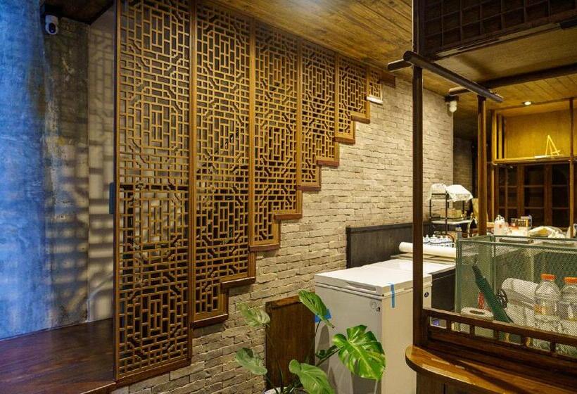 اتاق استاندارد سه تخته با بالکن, Ci Home