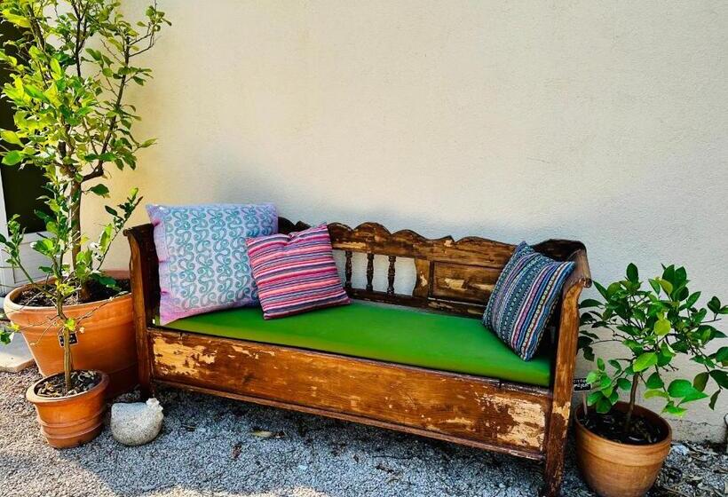 اتاق استاندارد با تخت بزرگ, B&b Les Têtes De Mules   Adults Only