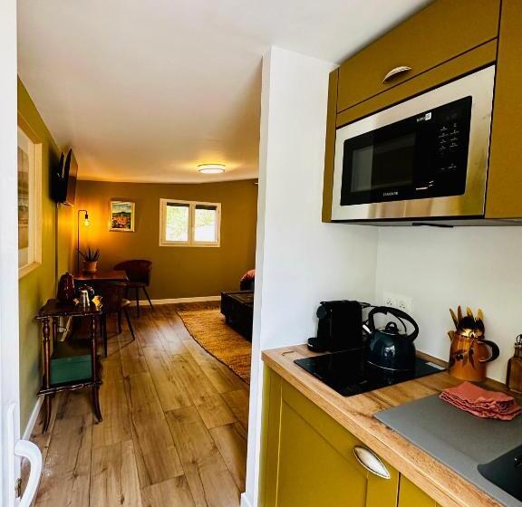 اتاق استاندارد با تخت بزرگ, B&b Les Têtes De Mules   Adults Only