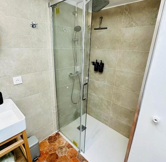 اتاق استاندارد با تخت بزرگ, B&b Les Têtes De Mules   Adults Only
