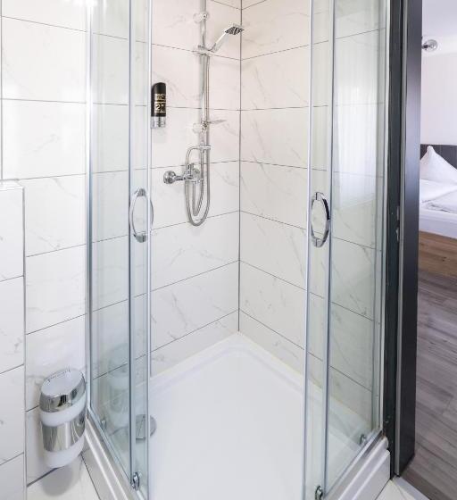 استودیوی استاندارد, Louis Apartments