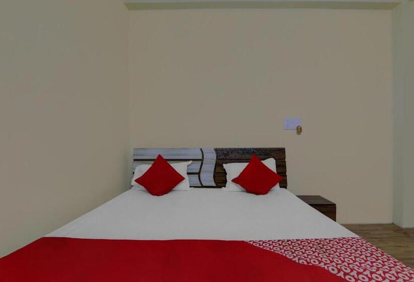 اتاق کلاسیک سه تخته, Oyo Flagship Prachi Guest House