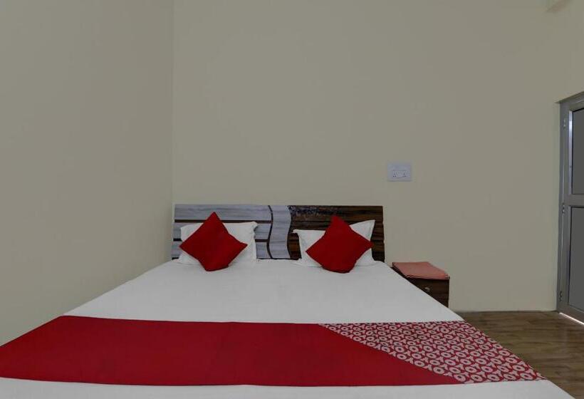 اتاق کلاسیک سه تخته, Oyo Flagship Prachi Guest House